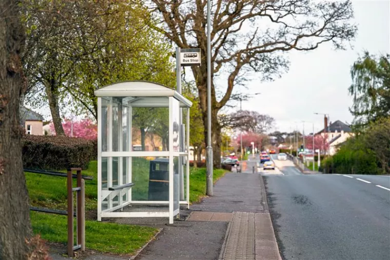Combien de temps faut-il pour installer un abri de bus ?, Hyères, QR Paysage