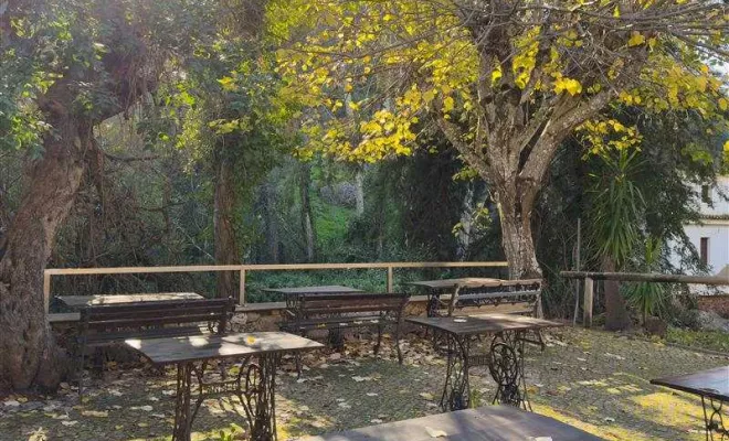 Installation de bancs et de tables extérieures, Hyères, QR Paysage